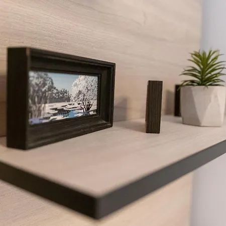 Heart Of The 2-bedroom דירה *
